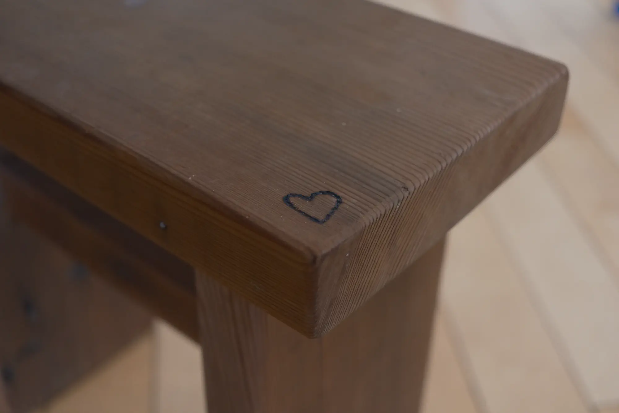 Close-up showing the corner detail and a small heart on the
stool