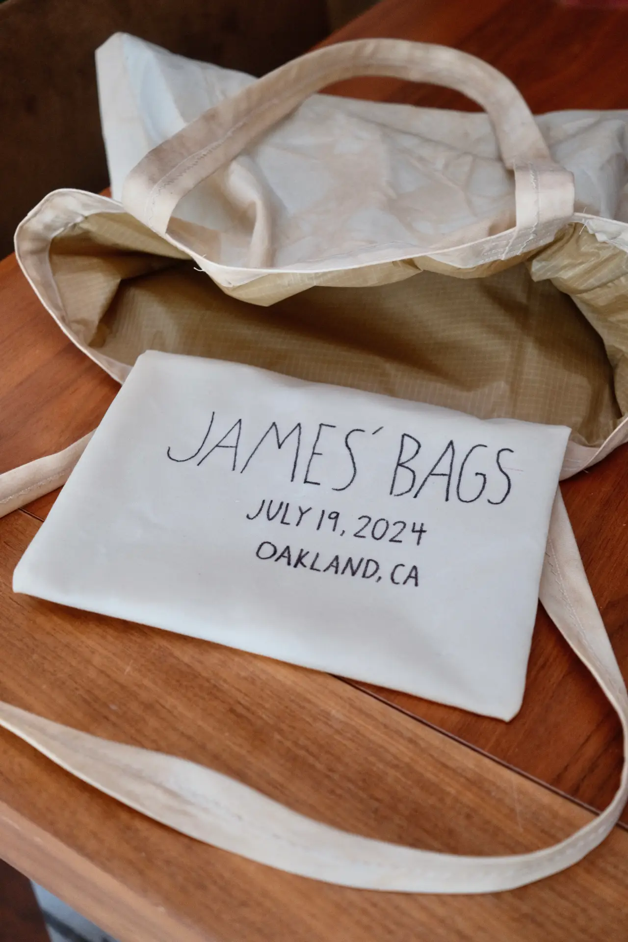 The bag’s hidden inner label